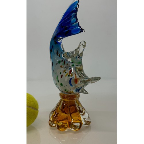 197 - Glass model of a dog 17 cm tall and another of a fish 23 cm tall.

This lot is available for in-hous... 