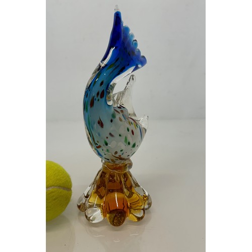 197 - Glass model of a dog 17 cm tall and another of a fish 23 cm tall.

This lot is available for in-hous... 