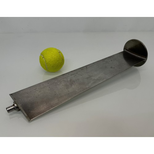 203 - Aeronautical interest, a large jet engine turbine blade, 39 cm long.

This lot is available for in-h... 