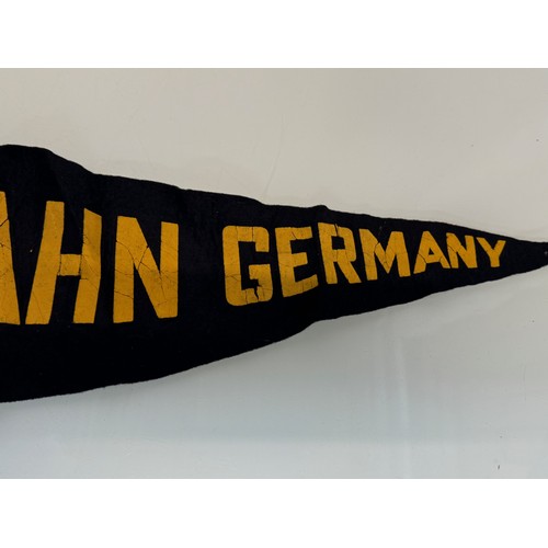 205 - Militaria, American Football interest, cold war Germany USAF base team. Pennant 75 cm long.

This lo... 