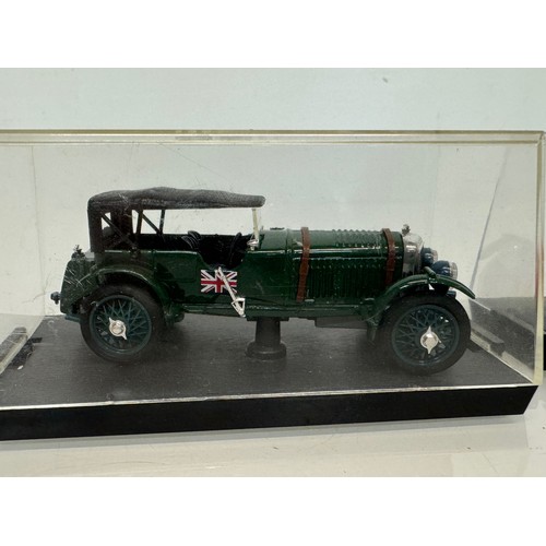 208 - Collection of diecast model motor cars, Bentley and Ferrari motor racing cars etc. Matchbox etc.

Th... 