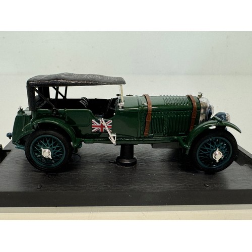 208 - Collection of diecast model motor cars, Bentley and Ferrari motor racing cars etc. Matchbox etc.

Th... 