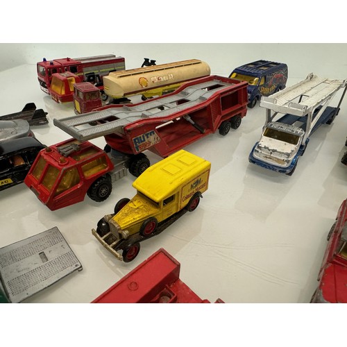 209 - A collection of die cast modelmotor  cars and lorries, trucks etc. Corgi Matchbox etc.

This lot is ... 