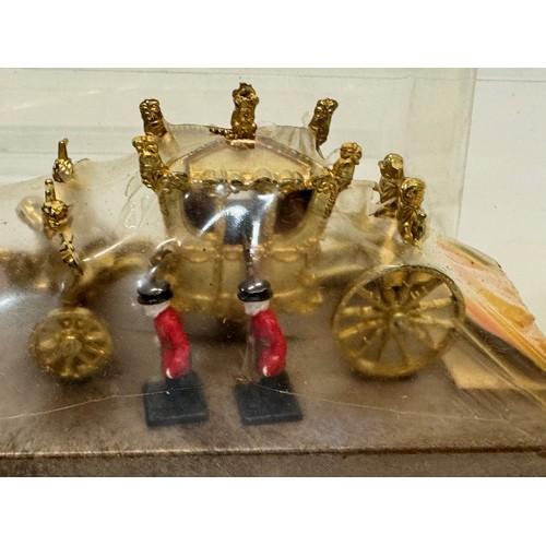 217 - A new old stock Royal Coronation coach model from Silver Jubilee year, 38 cm x 10 cm x 10 cm tall.

... 