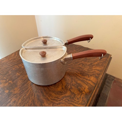 49 - Kitchenalia, a set of vintage half pans.

This lot is avaialable for in-house shipping