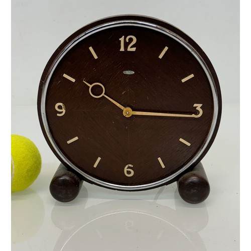 331 - Art deco table clock, 19 cm diameter dial.

This lot is available for in-house shipping