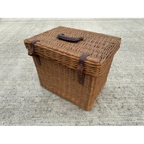 337 - A Brexton wicker hamper with bottle divisions sectioned off within. A/f 46 cm x 32 cm x 37 cm high.
... 