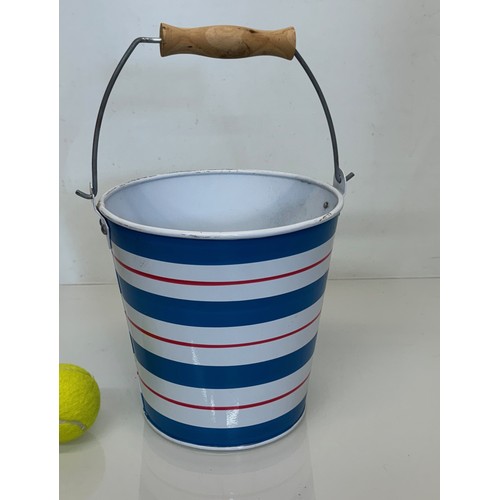 530 - A striped enamel pail with wooden handle, 21 cm in diameter x 21 cm tall.

This lot is available for... 