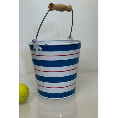 530 - A striped enamel pail with wooden handle, 21 cm in diameter x 21 cm tall.

This lot is available for... 