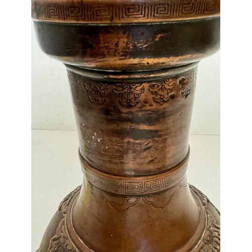 1 - Oriental copper vase with embossed decoration of birds and leaves, 32 cm tall x 18 cm in diameter.

... 