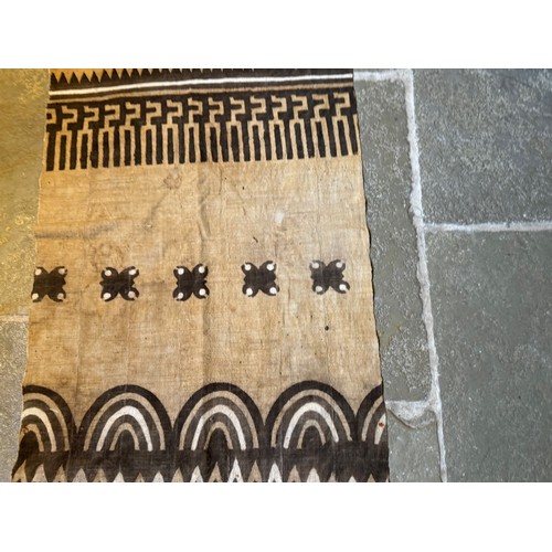 20 - African printed textile panel, 174 cm x 57 cm.

This lot is available for in-house shipping