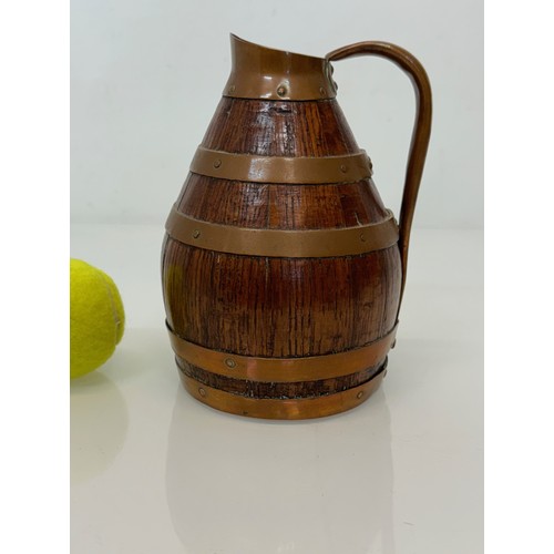 167 - A coopered oak jug with copper bindings, 20 cm tall.

This lot is available for in-house shipping