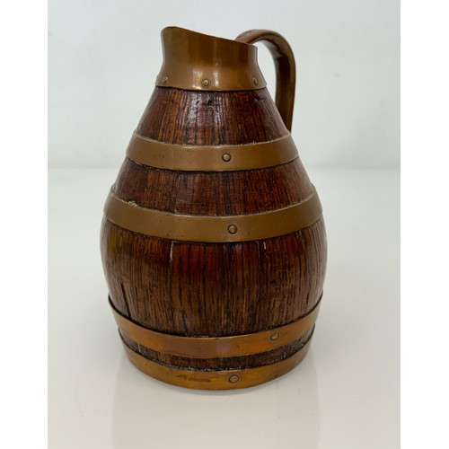 167 - A coopered oak jug with copper bindings, 20 cm tall.

This lot is available for in-house shipping