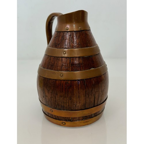 167 - A coopered oak jug with copper bindings, 20 cm tall.

This lot is available for in-house shipping