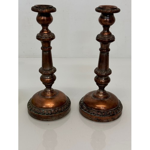 181 - A pair of cast copper candle stands, 25 cm tall.

This lot is available for in-house shipping