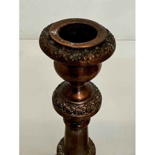 181 - A pair of cast copper candle stands, 25 cm tall.

This lot is available for in-house shipping