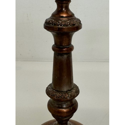 181 - A pair of cast copper candle stands, 25 cm tall.

This lot is available for in-house shipping