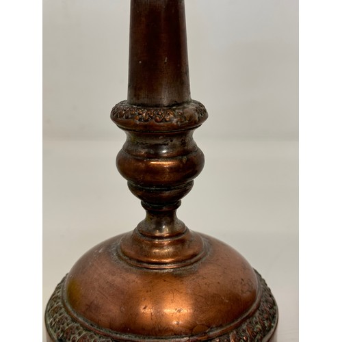 181 - A pair of cast copper candle stands, 25 cm tall.

This lot is available for in-house shipping