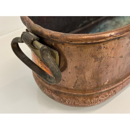 182 - A copper planter with cast brass handles, 40 cm x 17 cm x 14cm high.

This lot is available for in-h... 