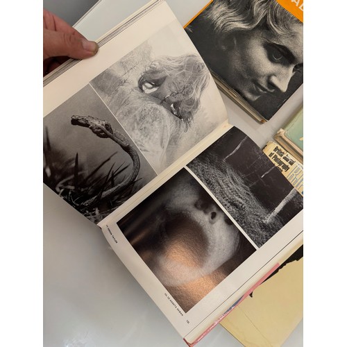 192 - British Journal of Photography six annuals 1964 -1969.

This lot is available for in-house shipping