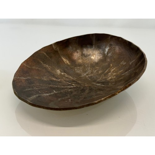 212 - Studio art, a decorative cast iron bowl, 19 cm x 15 cm.

This lot is available for in-house shipping