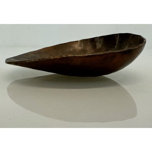 212 - Studio art, a decorative cast iron bowl, 19 cm x 15 cm.

This lot is available for in-house shipping