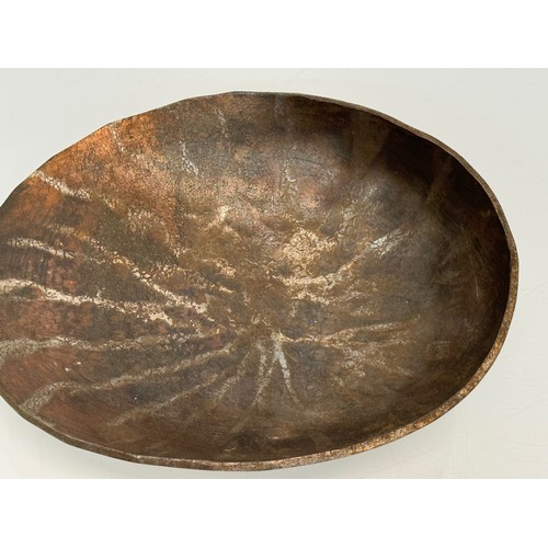 212 - Studio art, a decorative cast iron bowl, 19 cm x 15 cm.

This lot is available for in-house shipping