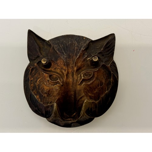 272 - Cast brass tray in the form of a foxes head, 13 cm x 12 cm.

This lot is available for in-house ship... 