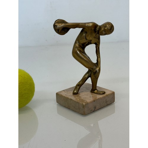 273 - Cast figure of a discus thrower on a marble base, 14 cm high.

This lot is available for in-house sh... 