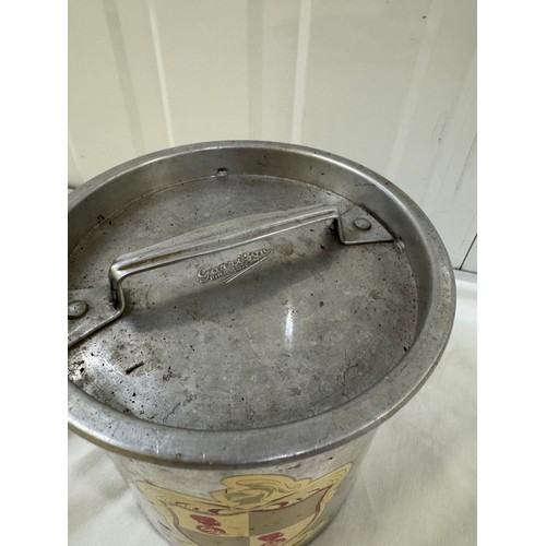 306 - A Vintage Metal Cigar Container for EAT CO Ltd Cigars. 

This lot is available for in-house shipping... 