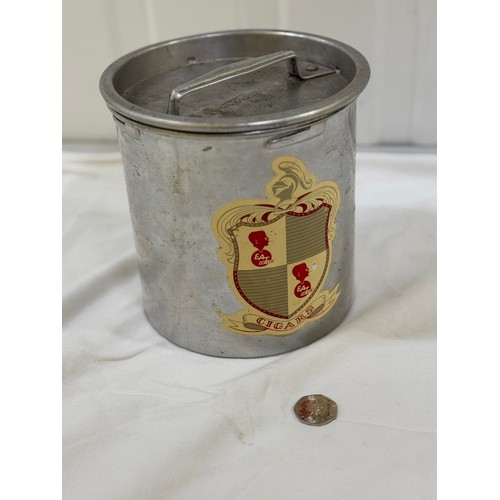 306 - A Vintage Metal Cigar Container for EAT CO Ltd Cigars. 

This lot is available for in-house shipping... 