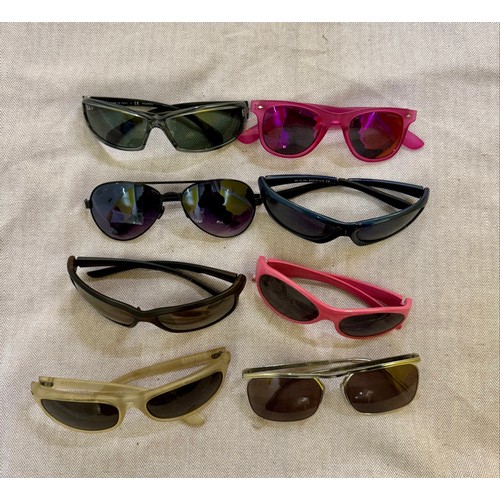 307 - A Selection of Designer Sunglasses Cases and a Selection of Sunglasses. 

This lot is available for ... 