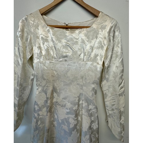 30 - Mid C20th wedding dress size 10 in good order.

This lot is available for in-house shipping.