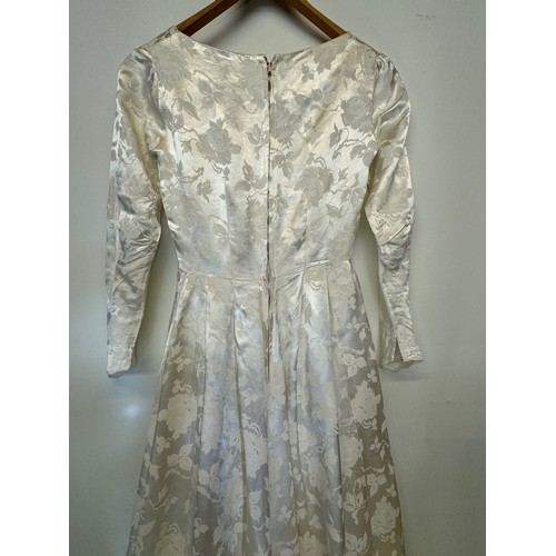 30 - Mid C20th wedding dress size 10 in good order.

This lot is available for in-house shipping.