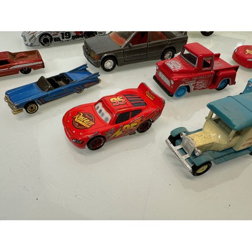 359 - Die cast toys, motor cars and scooters, Dinky, Hot Wheels etc

This lot is available for in-house sh... 