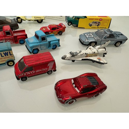 359 - Die cast toys, motor cars and scooters, Dinky, Hot Wheels etc

This lot is available for in-house sh... 