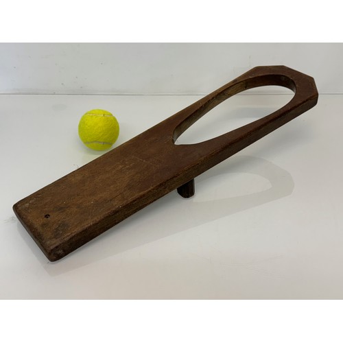 219 - A wooden boot jack, 50 cm long.

This lot is available for in-house shipping