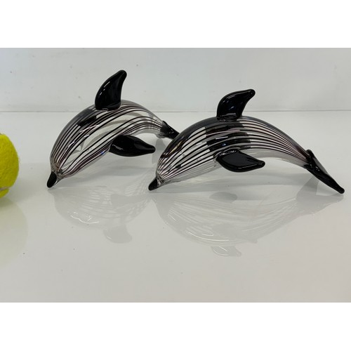 243 - Pair of mid century glass dolphins, each 17 cm long.

This lot is available for in-house shipping