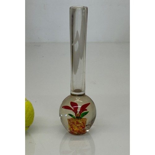 539 - Mid Century art glass spill vase with a flower base. 21 cm tall.

This lot is available for in-house... 