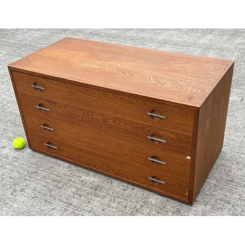 3 - Mid Century Danish furniture, an oak chest of drawers, 100 cm x 49 cm. x 53.5 cm tall.

This lot is ... 