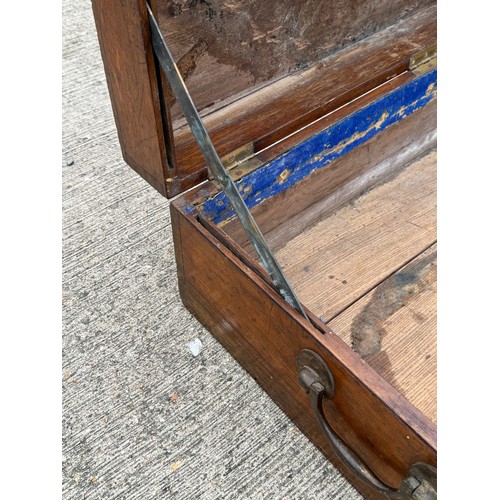 92 - Oak silver chest, original brass fittings and inset hinges, 73 cm x 50.5 cm x 23.5 cm.

This lot is ... 