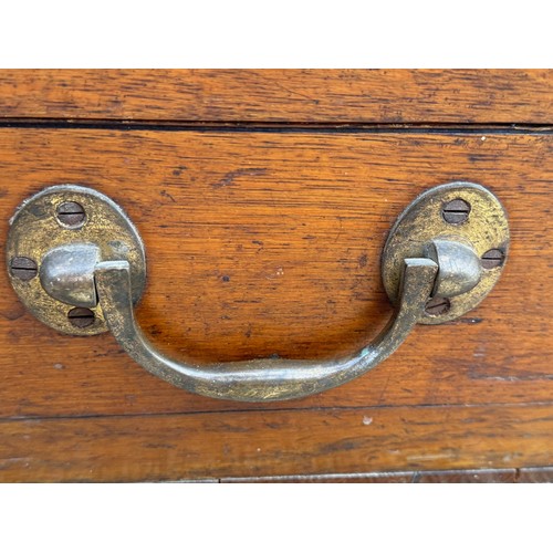 92 - Oak silver chest, original brass fittings and inset hinges, 73 cm x 50.5 cm x 23.5 cm.

This lot is ... 