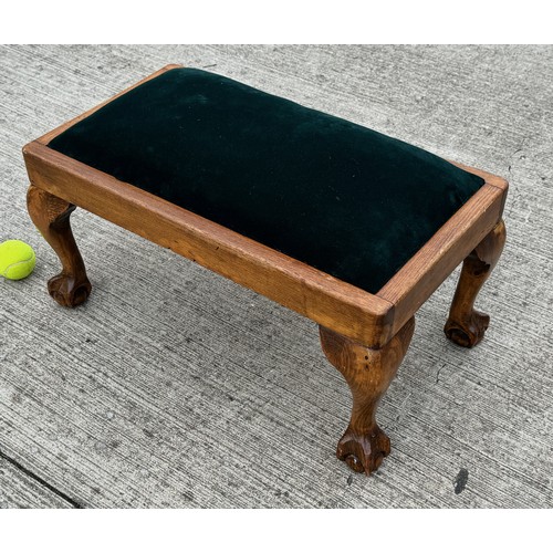 93 - Footstool with ball and claw feet and green velvet upholstery, 62 cm x 35 cm x 29 cm tall.

This lot... 