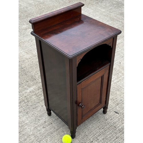 94 - Victorian mahogany bedside cupboard unit, photograph to rear panel, 42 cm x 36 cm x 82 cm tall.

Thi... 