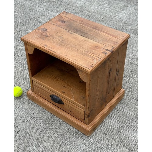 102 - Furniture, a rustic pine single drawer storage unit,.

This lot is available for in-house shipping