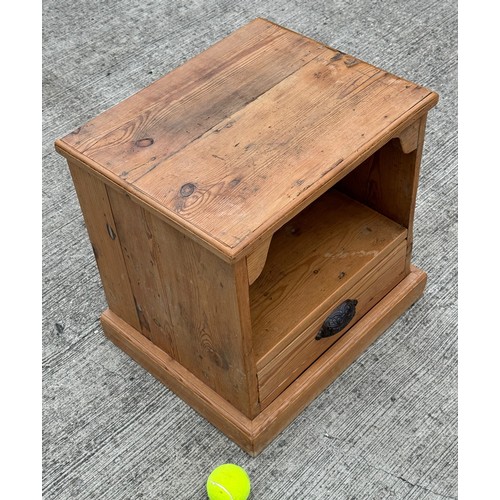 102 - Furniture, a rustic pine single drawer storage unit,.

This lot is available for in-house shipping