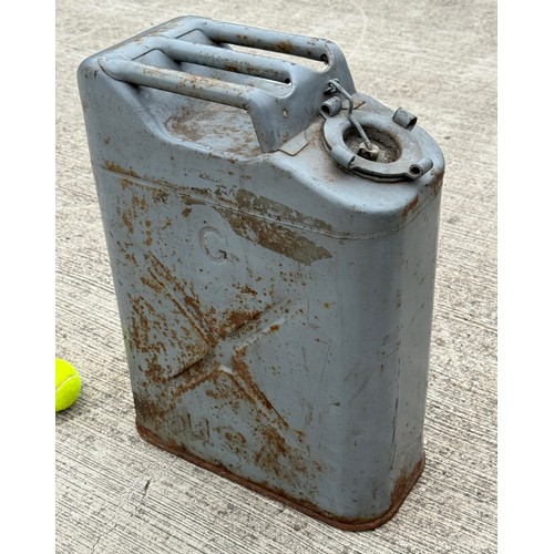 103 - Militaria, a WWII jerry can marked G USA G QMC.

This lot is available for in-house shipping