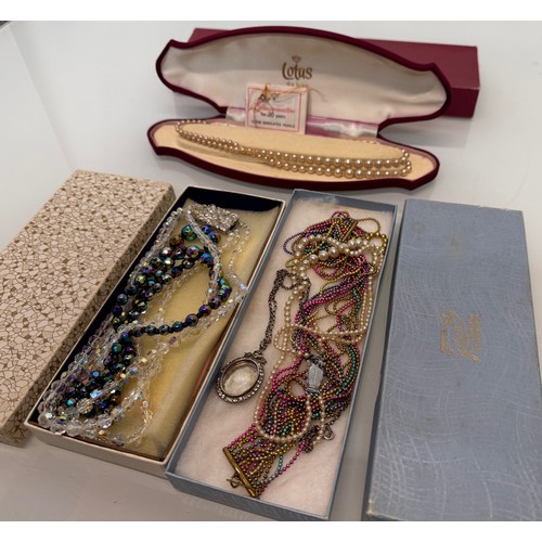 181 - Collection of costume jewellery necklaces, boxed.

This lot is available for in-house shipping