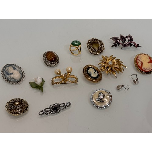 183 - A collection of costume jewellery, cameo broach etc.

This lot is available for in-house shipping