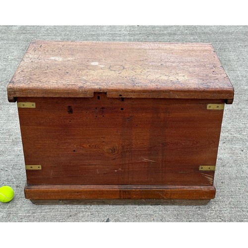 88 - Oak storage chest with two inner sliding drawer sections, 80 cm x 48 cm x 55 cm high.

This lot is c... 